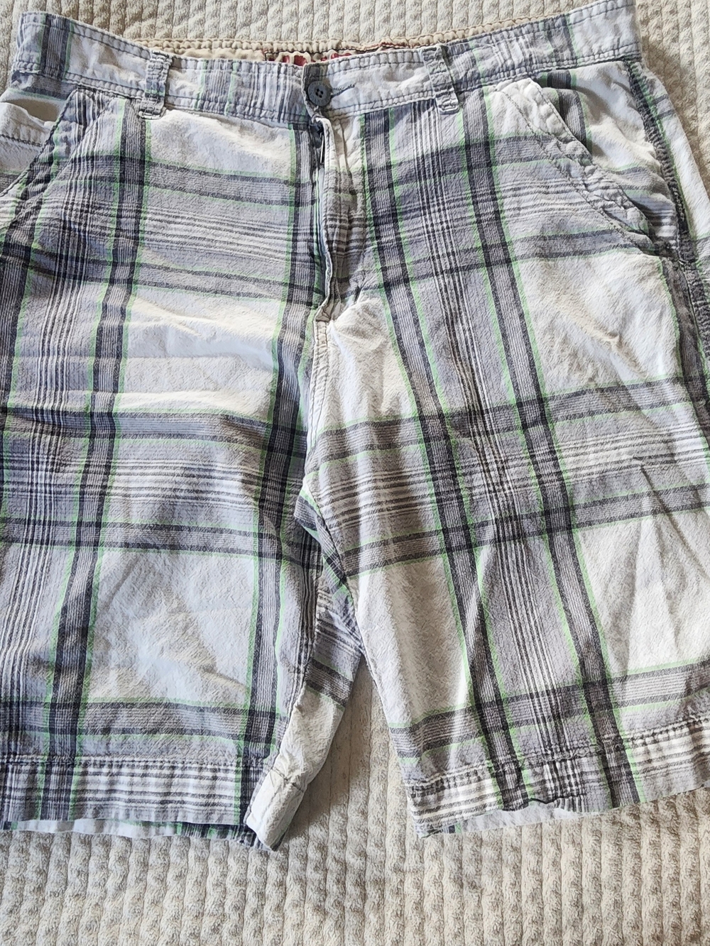 UNIONBAY Men’s White Plaid Flat-Front Shorts with Gray & Green Stripes Size 36
